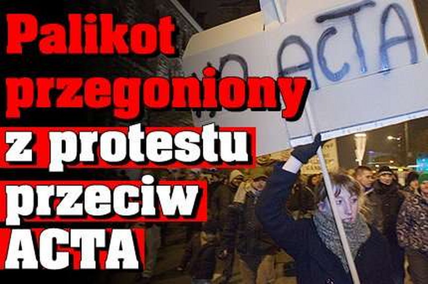 Palikot przegoniony z protestu przeciw ACTA