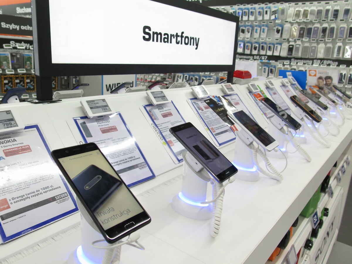 "Podatek od telefonów" bez ustawy. Elektronika zdrożeje już od stycznia