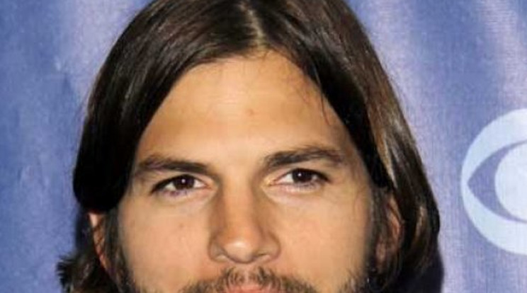 Meztelenül randalírozott Ashton Kutcher 