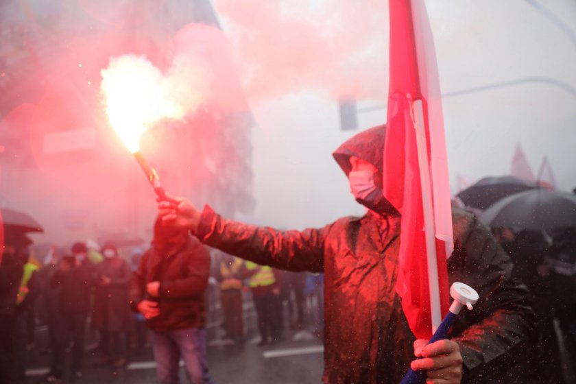 Protest rolników w Warszawie. Zablokowali kluczową trasę