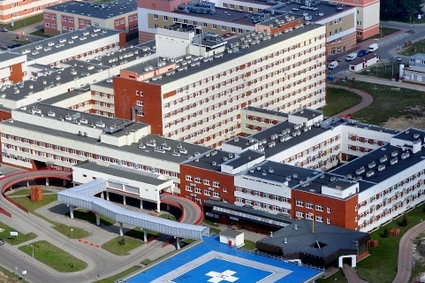 Szpital, który ma prawie pół miliarda długu, szuka dyrektora