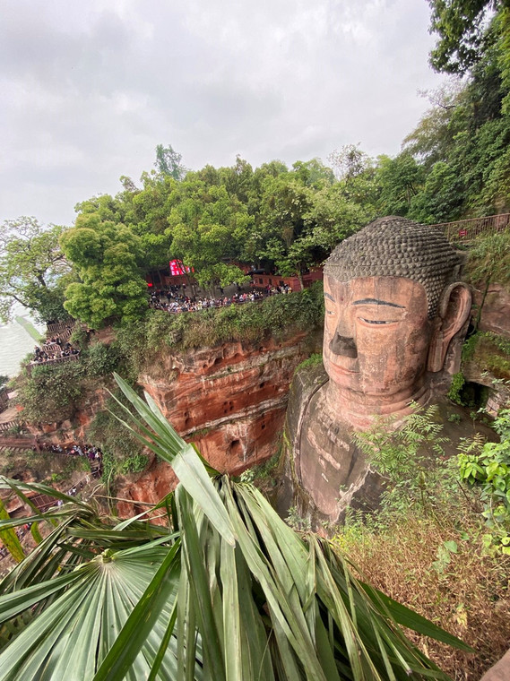 Gigantyczny Budda w Leshan, prowincja Syczuan.