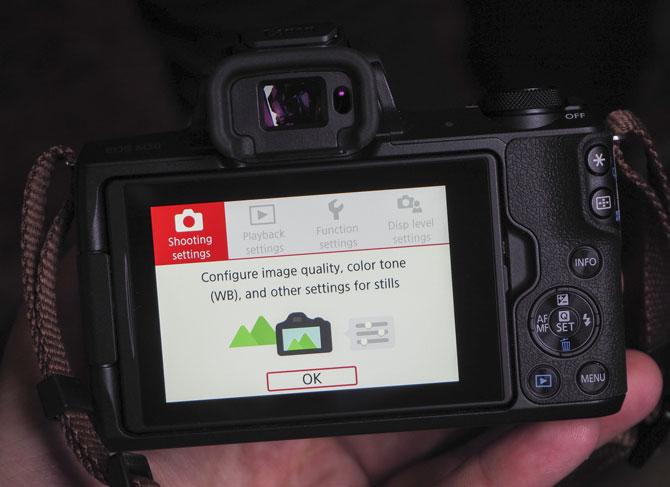 Canon EOS M50 ma dwa menu: jedno szczególnie obszerne oraz to zaprezentowane na zdjęciu: z uproszczoną obsługą, w którym szybciej odnajdą się początkujący.