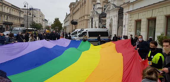 Protest studentów na UW przeciwko homofobii i wizycie Andrzeja Dudy na uczelni