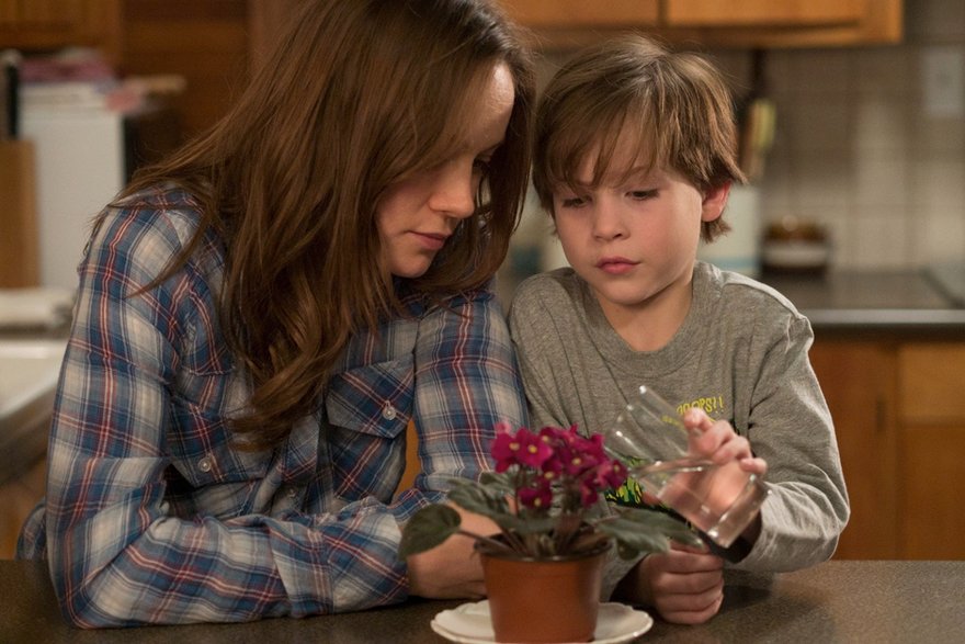 Brie Larson i Jacob Tremblay w filmie "Pokój"