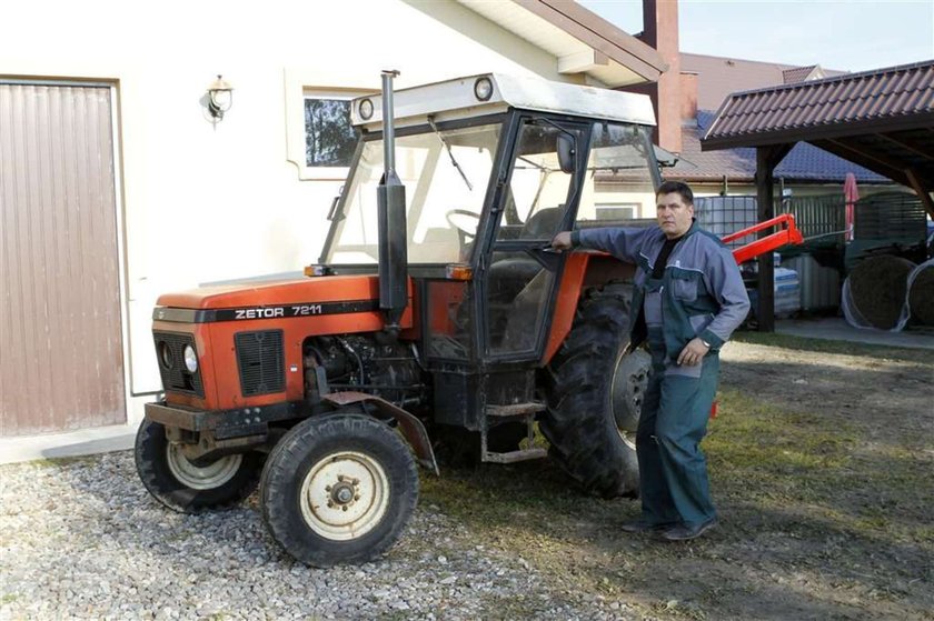 Milioner, a haruje jak rolnik. Kto?