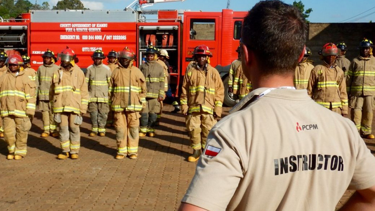 Polscy strażacy wspierają kolegów w Afryce. Wśród nich poznaniak