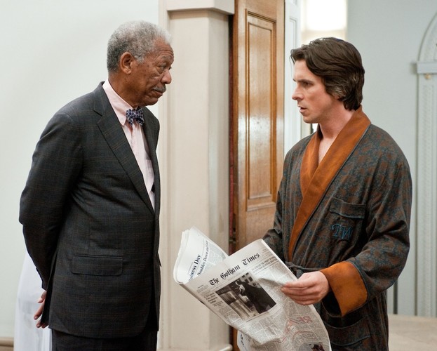 Morgan Freeman i Christian Bale w filmie 'Mroczny Rycerz powstaje'