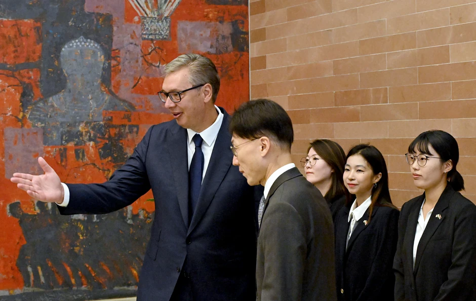 Predsednik Aleksandar Vučić primio je danas akreditivno pismo novoimenovanog ambasadora Republike Koreje u Srbiji Hong Gun Djonga