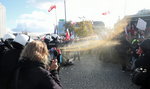 Polacy kolejny dzień protestują. Policja użyła gazu