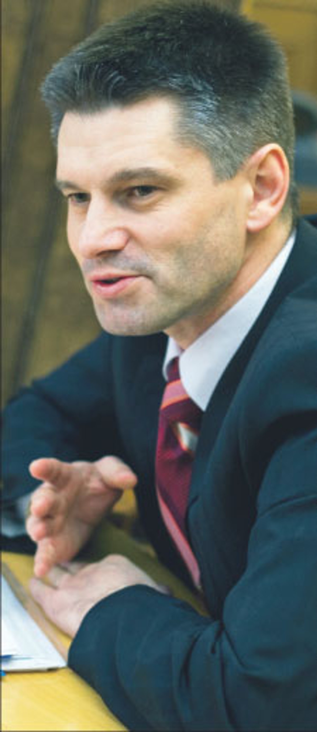 Wiceminister finansów Jacek Kapica zapewnia, że nie będzie podnoszenia wartości samochodów objętych zwrotem akcyzy Fot. Marek Matusiak