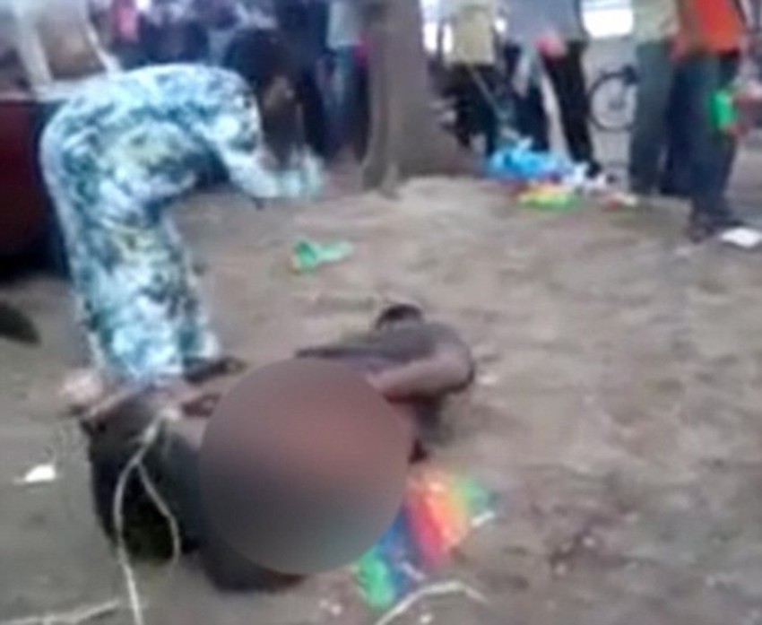 Žena udara štapom muškarca osumnjičenog da je silovao njenu ćerku