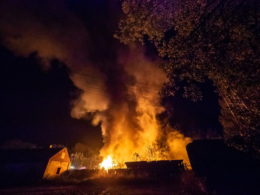 Pożar dwóch składowisk odpadów w Grabowie pod Łęczycą