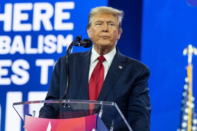 Wyborcy Trumpa znacznie bardziej podatni na dezinformację niż Bidena [BADANIE]