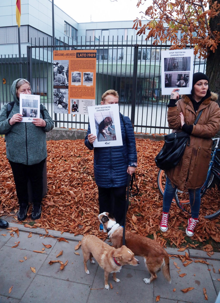 Protest przed Ambasadą Niemiec w Warszawie