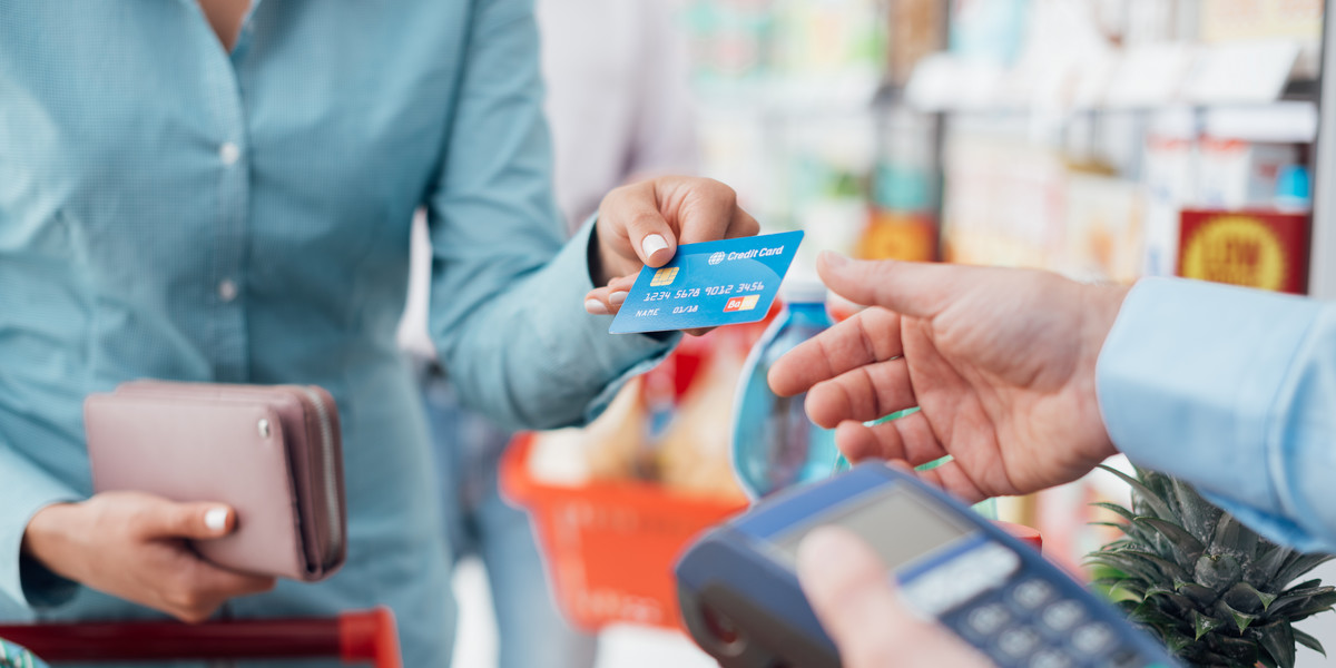Polacy zaciągają wielomilionowe długi na kartach kredytowych