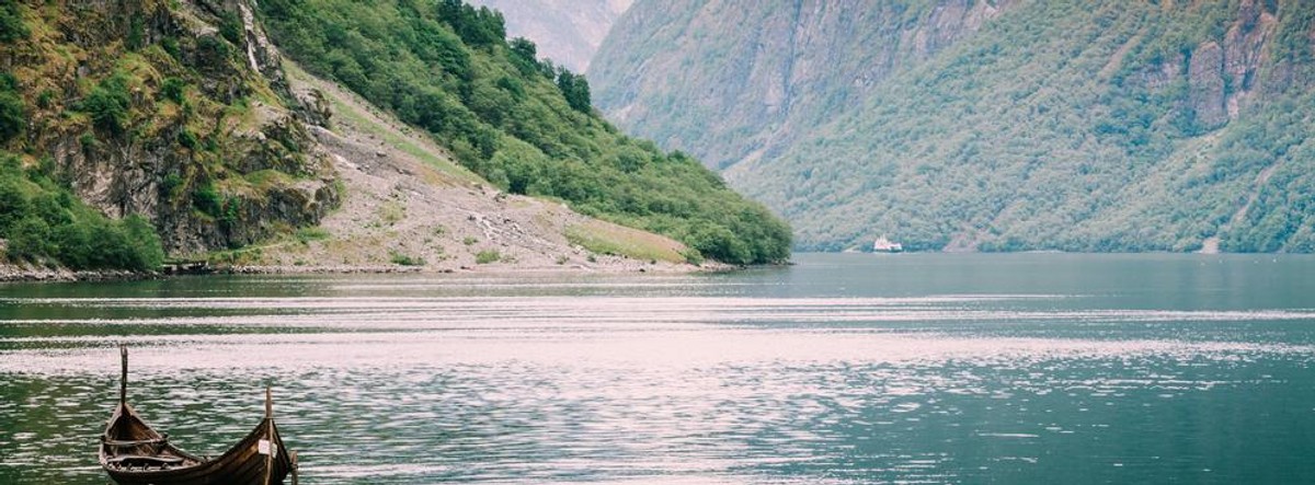 Jo Nesbø, Nóż, przeł. Iwona Zimnicka, Wydawnictwo Dolnośląskie 2019. Na zdjęciu: Sognefjord, Norwegia