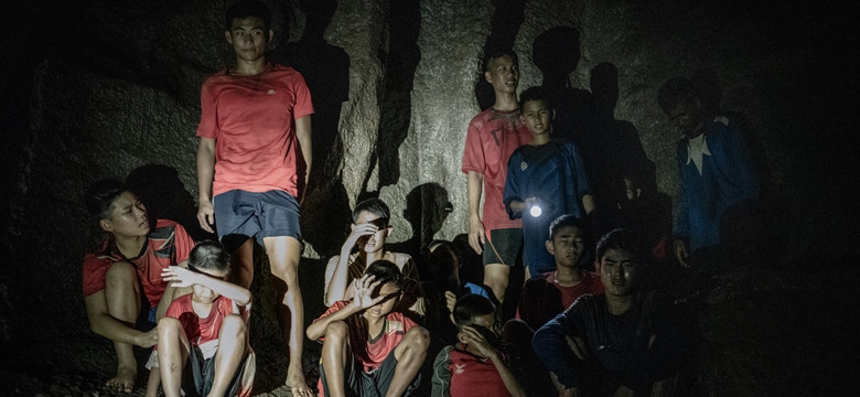 "Ocaleni": zwiastun filmu o chłopcach uwięzionych w jaskini Tham Luang