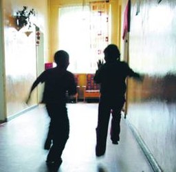 Jak rozliczyć ZUS za pracownicę, która wykonując zlecenie, jest na urlopie rodzicielskim i wychowawczym?