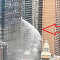 "Gejzer" na Manhattanie. Z wieżowca trysnęła woda [WIDEO]