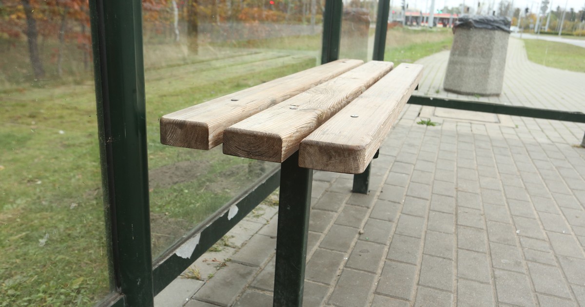 Upatrzył ją sobie na przystanku. Potem zaatakował i wciągnął za wiatę. Tylko to ją uratowało