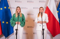 Szkoła: 100 zł, 200 zł czy 300 zł dodatkowego wynagrodzenia dla nauczyciela za dzień na wycieczce? A ile dla rodzica-opiekuna?