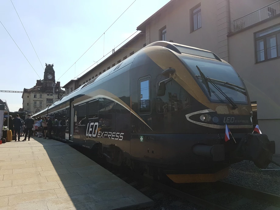 Pociąg Leo Express przed odjazdem z Pragi do Krakowa
