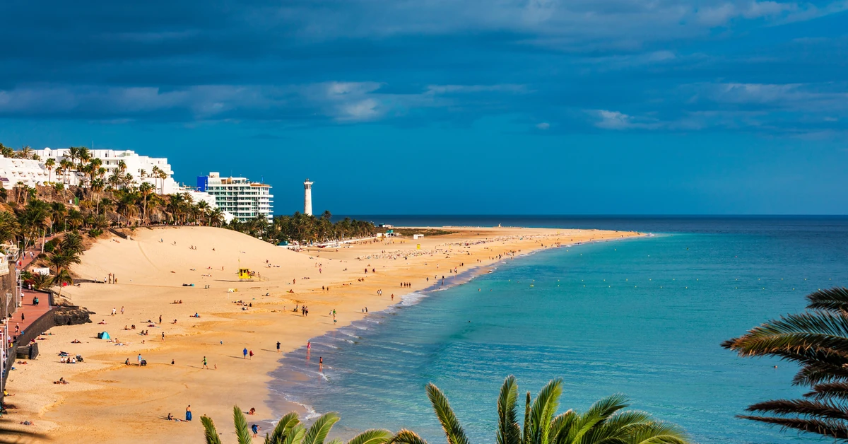 Polscy turyści utknęli na Fuerteventurze. Niepewność i noc na lotnisku