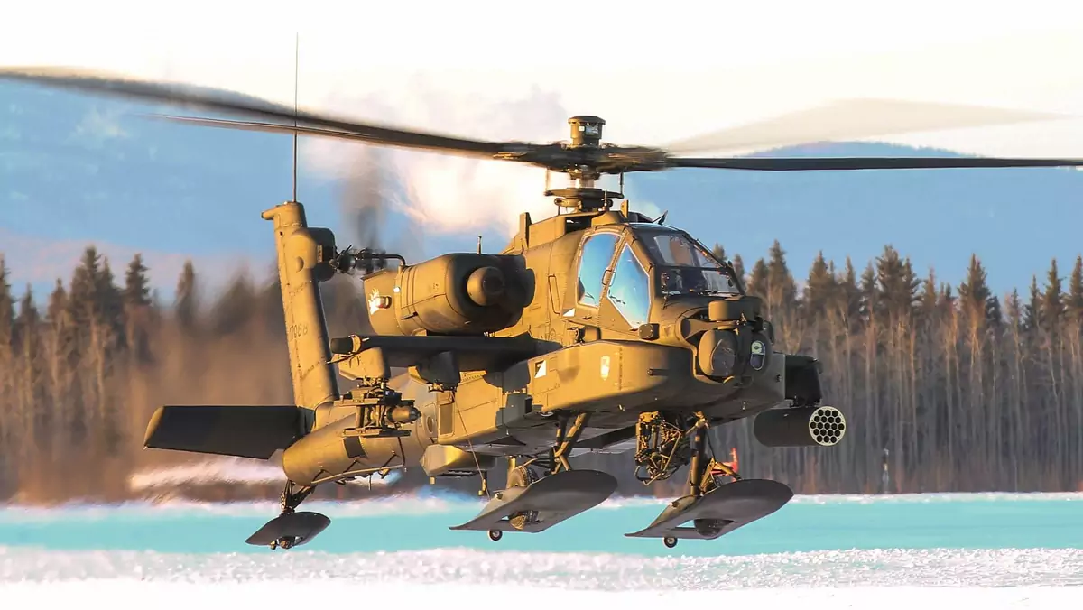 AH-64 Apache w zimowej wersji z płozami