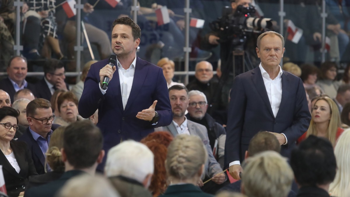 Donald Tusk i Rafał Trzaskowski podczas spotkania z mieszkańcami Białej Podlaskiej w ramach akcji #TuJestPrzyszłość, 17 kwietnia 2023 r