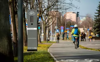 Dozwolona jazda na rowerze - komu wolno, kiedy z maską, a kiedy bez?