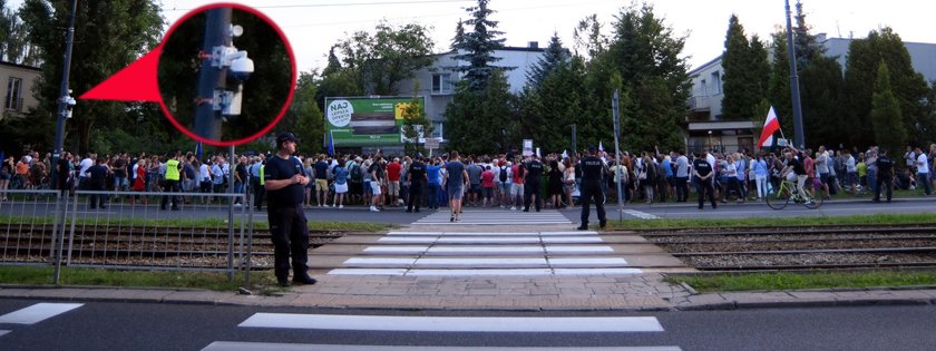 Kamery pod domem Kaczyńskiego. Śledziły protestujących, potem zniknęły