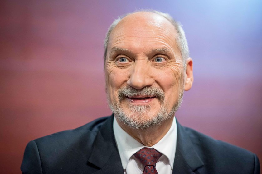 Macierewicz znów zmienia plany. Teraz chce kupić to!