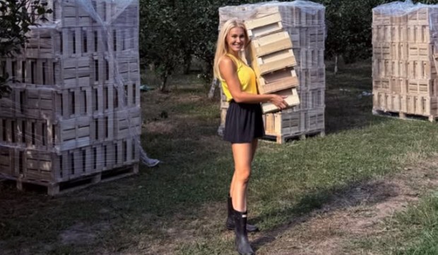  Bojana Ristivojević na selu