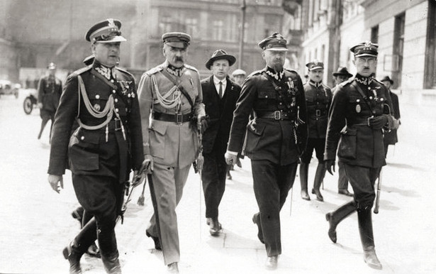 Bolesław Wieniawa-Długoszowski, Józef Piłsudski, Aleksander Prystor, Wacław Stachiewicz. Plac Saski, 31 maja 1926. Źródło: "IKC" 1926