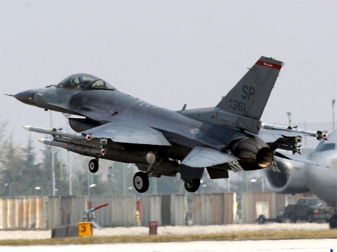 W operację wymierzoną w reżim Kadafiego zaangażowało się NATO