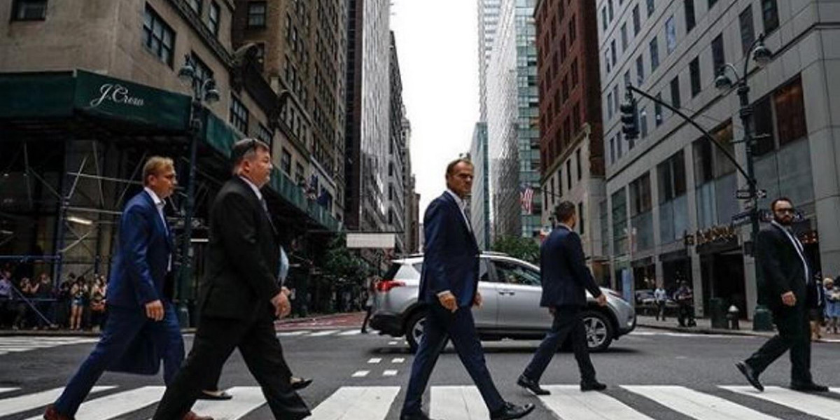 Donald Tusk beatlesem? Zdjęcie z Nowego Jorku podbija internet