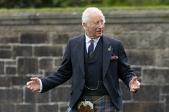 Król Karol III przerywa leczenie onkologiczne. Co na to jego lekarze?