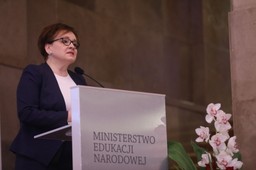 Zalewska: Podwyżki dla nauczycieli muszą być rozłożone na 3 lata