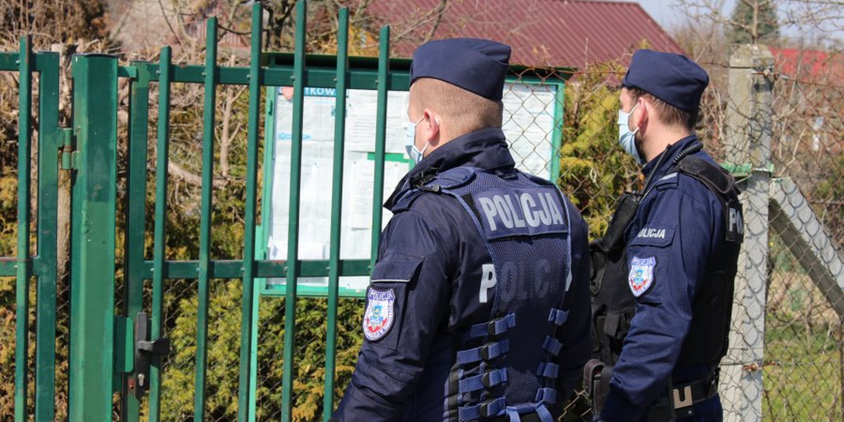 Sprawą incydentu na działkach zajęła się policja w Tarnobrzegu.