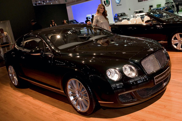 Sprzedaż najnowszego Bentleya rozpocznie się w październiku tego roku fot. EPA/MIGUEL A. LOPES