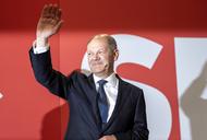 Olaf Scholz, kandydat na kanclerza Niemieckich Socjaldemokratów (SPD), chwilę po podaniu wstępnych wyników wyborów parlamentarnych, Berlin, 26 września 2021 r.