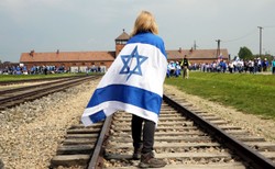 Sprawa Holokaustu. Ambasador RP w USA interweniuje, szef międzynarodowej organizacji żydowskiej przeprasza