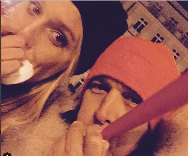 Michał Żebrowski z żoną na demonstracji KOD