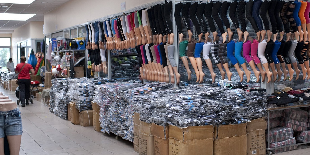 Wólka Kosowska to miejsce handlu ubraniami i zabawkami
