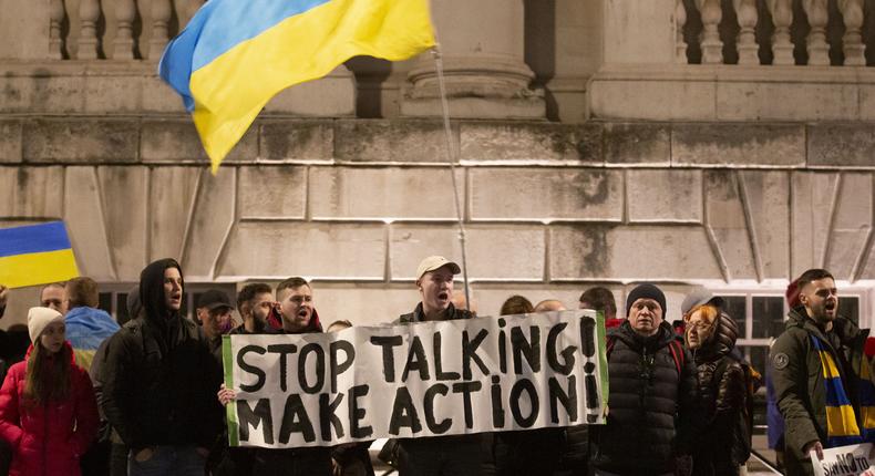 Anti-war demonstrators and Ukrainians living in UK, gather around 10 Downing Street to protest against Russia's military operation in Ukraine, on February 25, 2022 in London, United Kingdom.