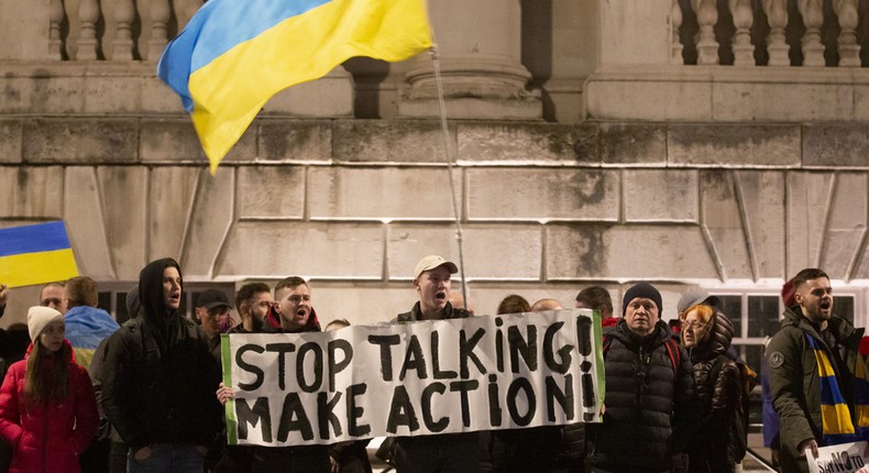 Anti-war demonstrators and Ukrainians living in UK, gather around 10 Downing Street to protest against Russia's military operation in Ukraine, on February 25, 2022 in London, United Kingdom.