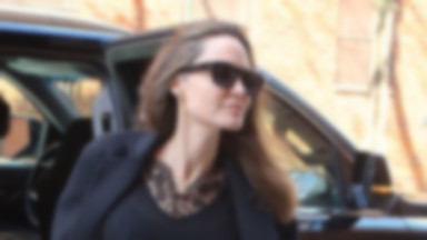 Angelina Jolie w czerni