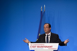 Francja: Złożą Hollande'a ofiarnego