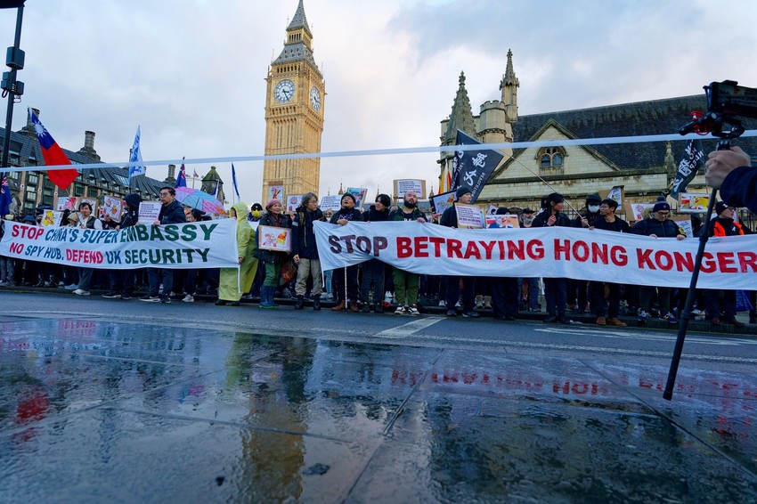 Protest u Londonu 6. decembra 2025. protiv predložene kineske mega ambasade